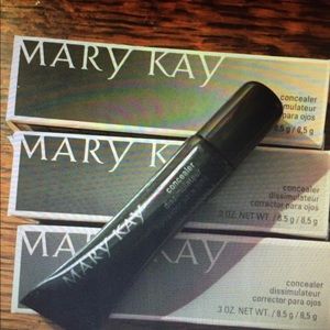 Mary Kay Concealer lot of 4 pieces